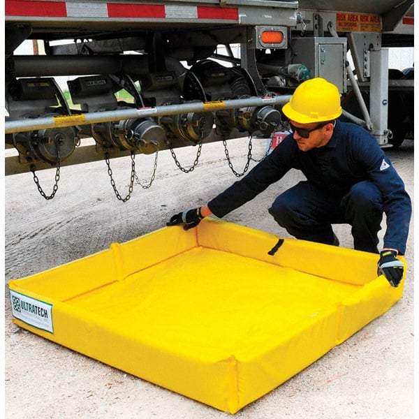 UltraTech - 15 Gal 18 oz PVC Containment Berm, Mini-Foam Wall - 1/2' High x 2' Wide x 2" Long - Caliber Tooling