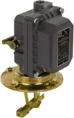 Square D - 4 NEMA Rated, DPST, Float Switch Pressure and Level Switch - 575 VAC, Line-Load-Load-Line Terminal - Caliber Tooling