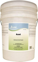 Rochester Midland Corporation - 5 Gal Pressure Washing Cleaner/Degreaser - Pail, Alkaline Formula - Caliber Tooling