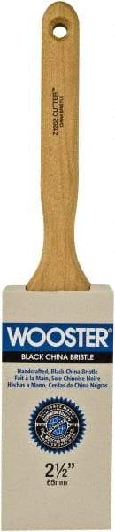 Wooster Brush - 2-1/2" Flat Hog Sash Brush - 3-3/16" Bristle Length, 6-1/8" Maple Fluted Handle - Caliber Tooling